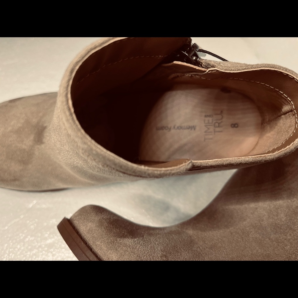 BOOTS 2 1/2” STACKED WEDGE HEEL BOOTIES MUSHROOM 8 BROWN TAN ZIP NEVER WORN NEW - Picture 4 of 6